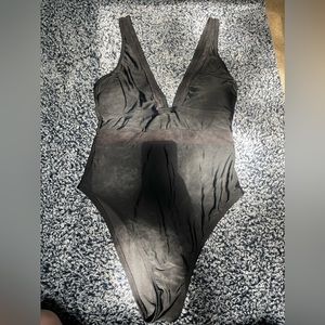 Omniscient Solid Mesh Panel Tummy Control Black Plus
Size One Piece